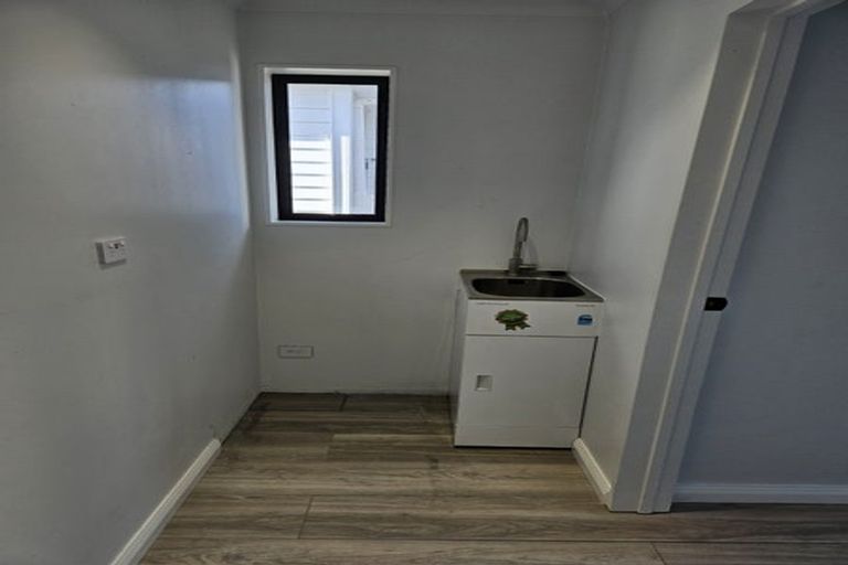 Photo of property in 15 Cambridge Road, Riverhead, 0820