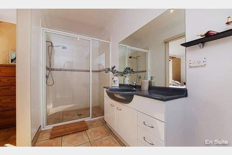 Photo of property in 31 Roy Maloney Drive, Henderson, Auckland, 0612