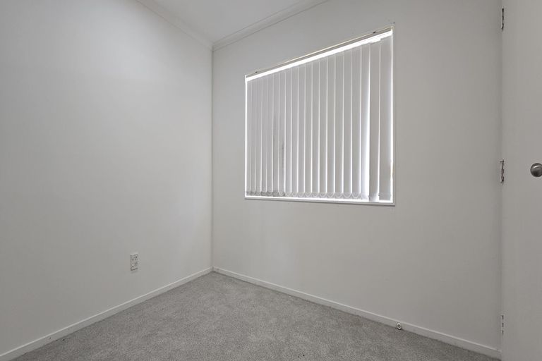 Photo of property in 28 Robert Ross Place, Clendon Park, Auckland, 2103