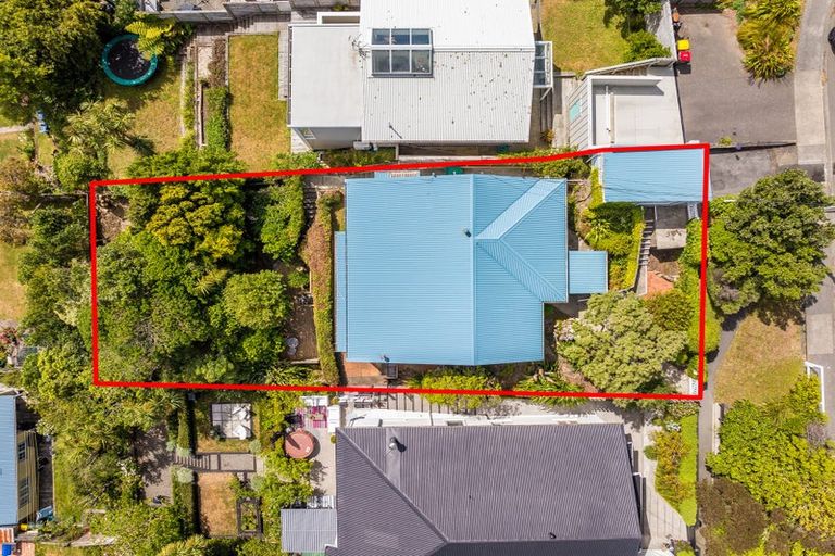 Photo of property in 97 Northland Road, Northland, Wellington, 6012