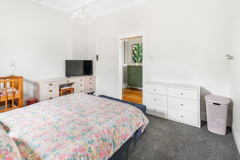 Photo of property in 16 Coates Street, Hamilton East, Hamilton, 3216