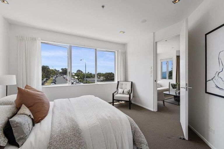 Photo of property in 1/7 The Promenade, Takapuna, Auckland, 0622