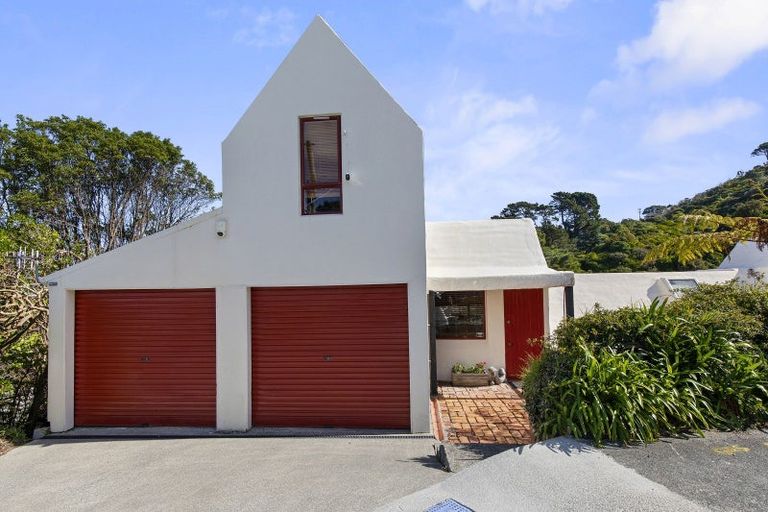 Photo of property in 22 Rakeiora Grove, Korokoro, Lower Hutt, 5012