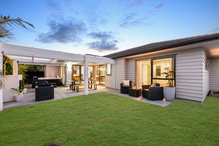 Photo of property in 11 Creda Road, Wattle Downs, Auckland, 2103