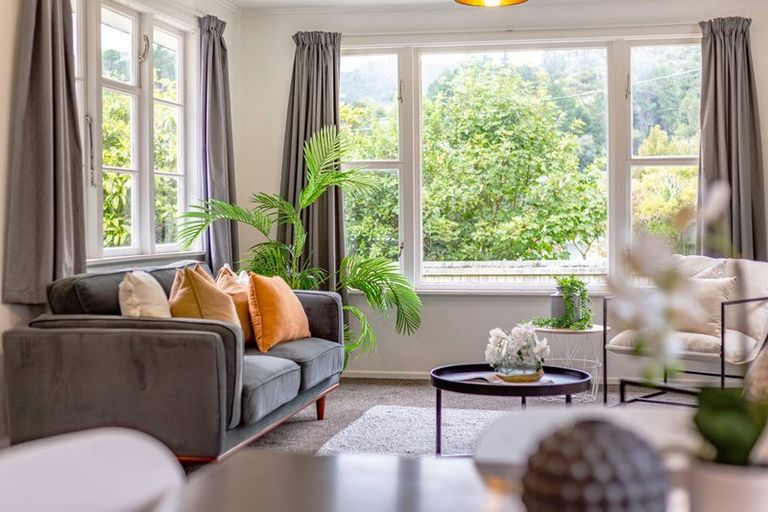 Photo of property in 16 Rintoul Grove, Stokes Valley, Lower Hutt, 5019