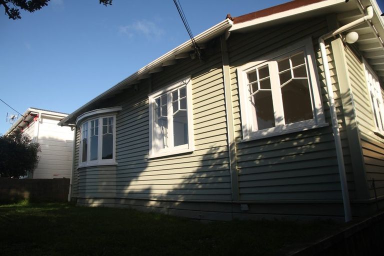 Photo of property in 6 Waikato Street, Island Bay, Wellington, 6023