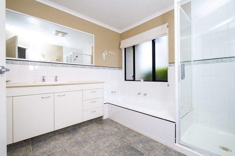 Photo of property in 2 Hikanui Place, Havelock North, 4130