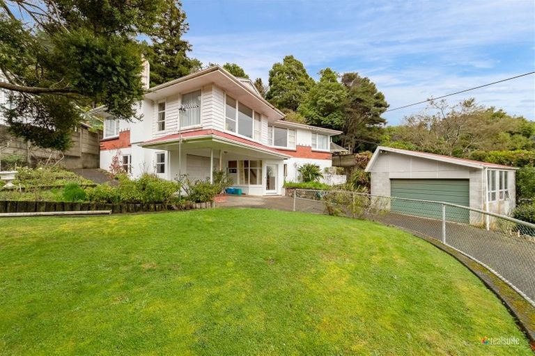 Photo of property in 150 Kamahi Street, Stokes Valley, Lower Hutt, 5019
