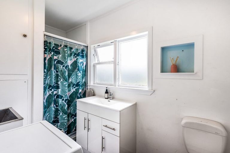 Photo of property in 39 Raumati Road, Raumati Beach, Paraparaumu, 5032