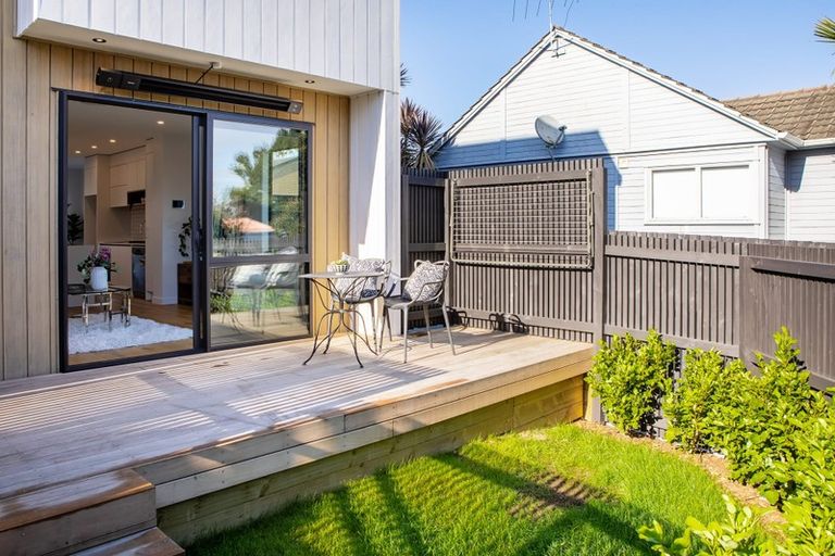 Photo of property in 11b Rangeview Road, Sunnyvale, Auckland, 0612