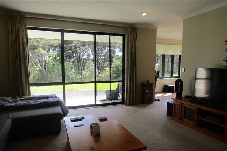 Photo of property in 337 Glenvar Road, Long Bay, Auckland, 0630