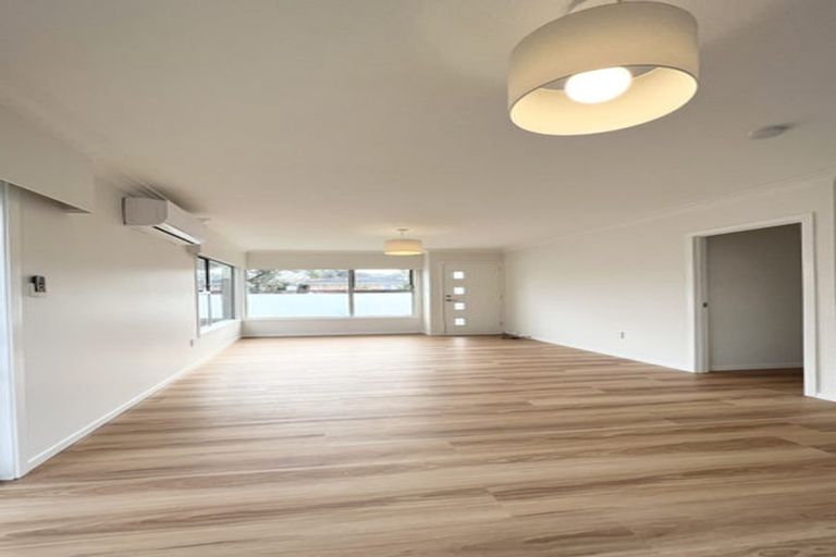 Photo of property in 1/17 Thornton Road, Milford, Auckland, 0620