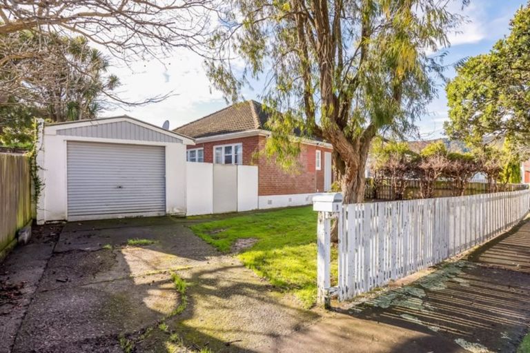Photo of property in 1 Brown Grove, Fairfield, Lower Hutt, 5011