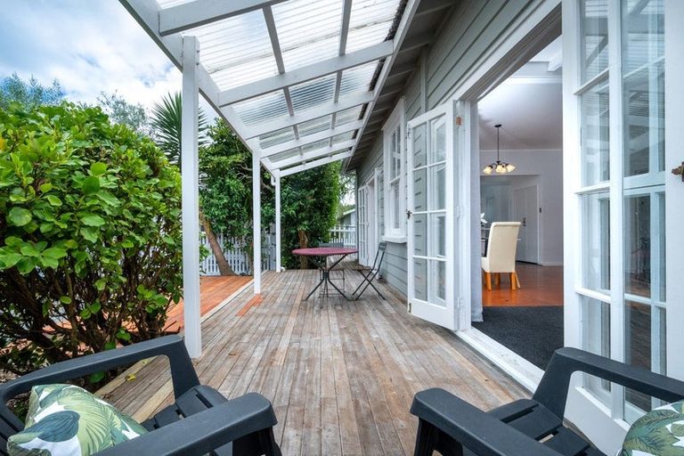 Photo of property in 221 Henderson Valley Road, Henderson, Auckland, 0612