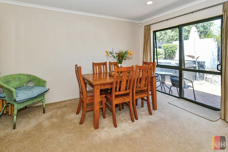 Photo of property in 204 Wattle Farm Road, Wattle Downs, Auckland, 2103