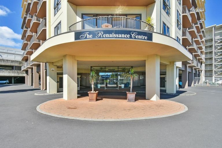Photo of property in The Rennaissance, 2g/18 Ronwood Avenue, Manukau, Auckland, 2104
