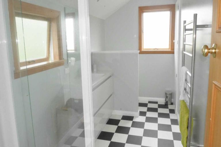 Photo of property in 22 Saint Andrews Square, Strowan, Christchurch, 8052