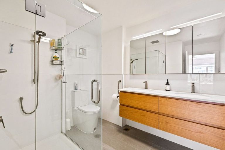 Photo of property in 77 Parkside Drive, Orewa, 0931