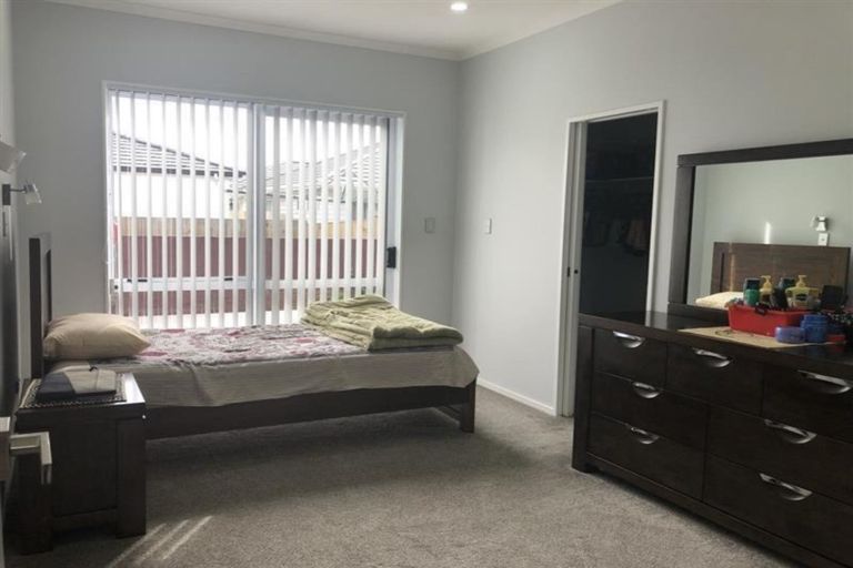 Photo of property in 17 Koroheke Road, Takanini, 2110