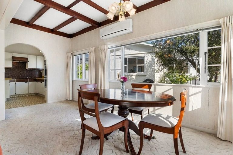 Photo of property in 1 Manor Place, Point Chevalier, Auckland, 1022