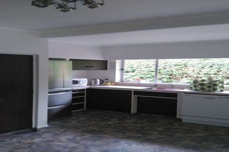 Photo of property in 11 Walton Avenue, Waikanae, 5036