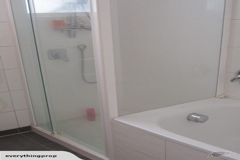Photo of property in 83 Dignan Street, Point Chevalier, Auckland, 1022