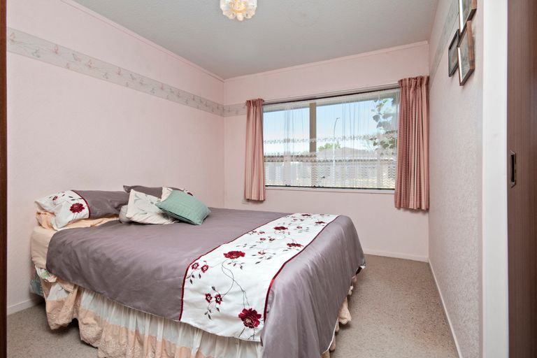 Photo of property in 3 Heron Place, Waiuku, 2123