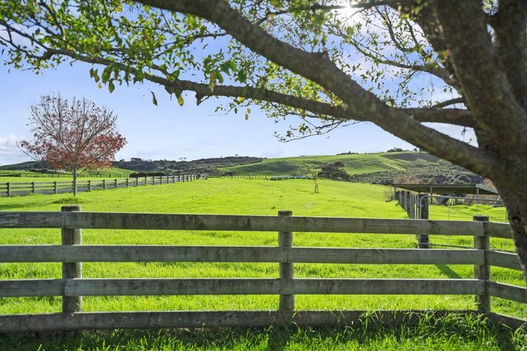 Photo of property in 68d Tuparekura Road, South Head, Helensville, 0874