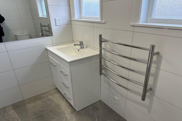 Photo of property in 72b Swaffield Road, Papatoetoe, Auckland, 2025