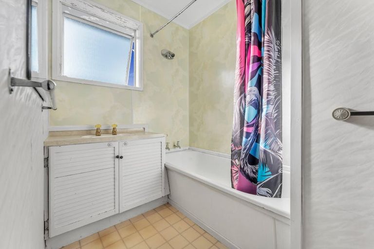Photo of property in 2/48 Tabitha Crescent, Henderson, Auckland, 0612