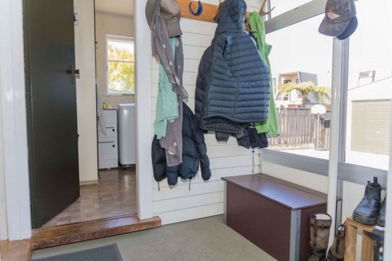 Photo of property in 17 Smith Street, Dannevirke, 4930