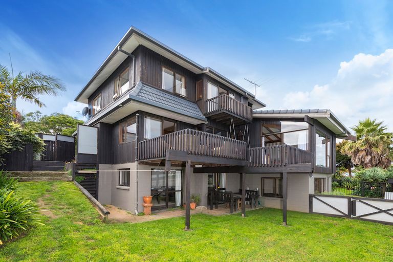 Photo of property in 33 St Annes Crescent, Wattle Downs, Auckland, 2103