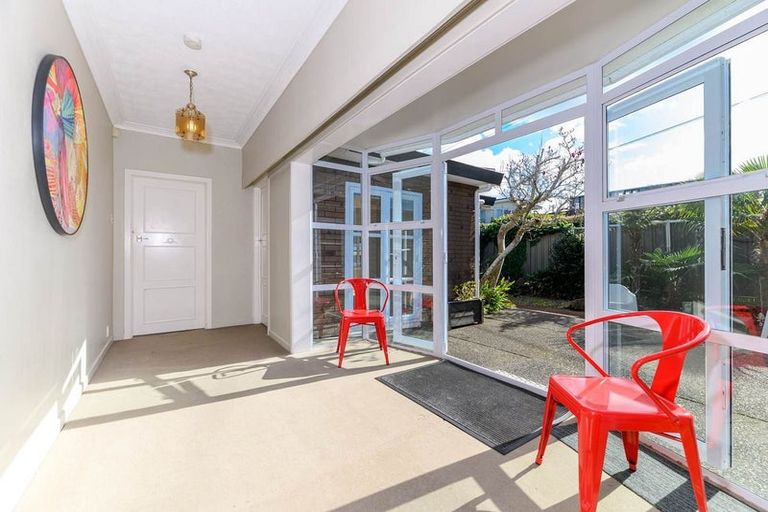 Photo of property in 57 Forrest Hill Road, Milford, Auckland, 0620
