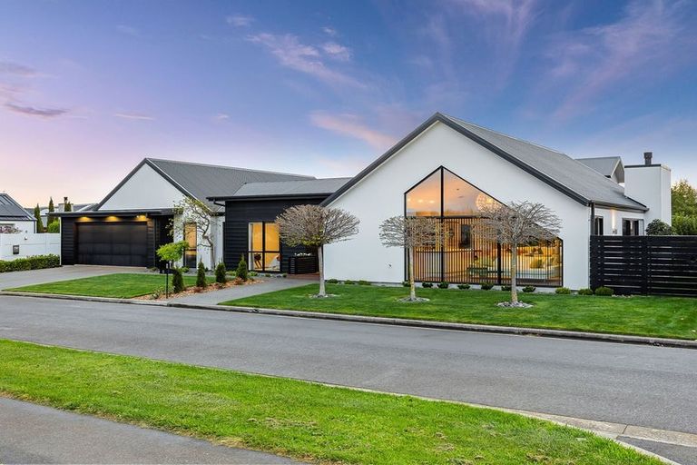 Photo of property in 6 Waitikiri Square, Parklands, Christchurch, 8083