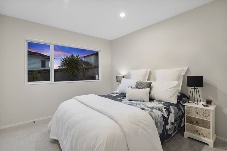 Photo of property in 20 Mulroy Place, Pinehill, Auckland, 0632