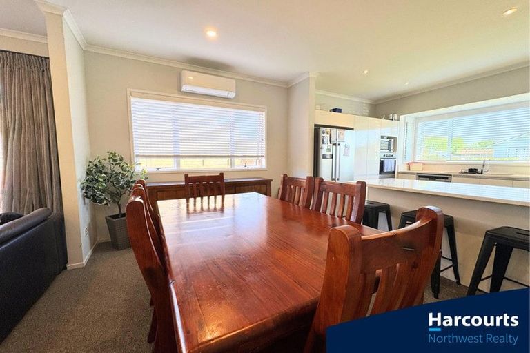 Photo of property in 5 Malbec Place, Huapai, Kumeu, 0810