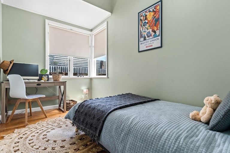 Photo of property in 2 Seddon Street, Carterton, 5713