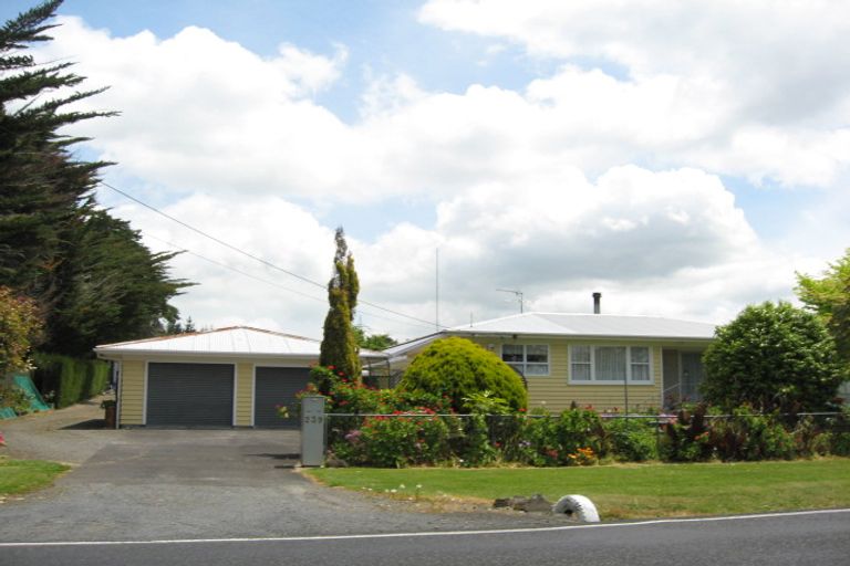 Photo of property in 239 Riverhead Road, Kumeu, 0892