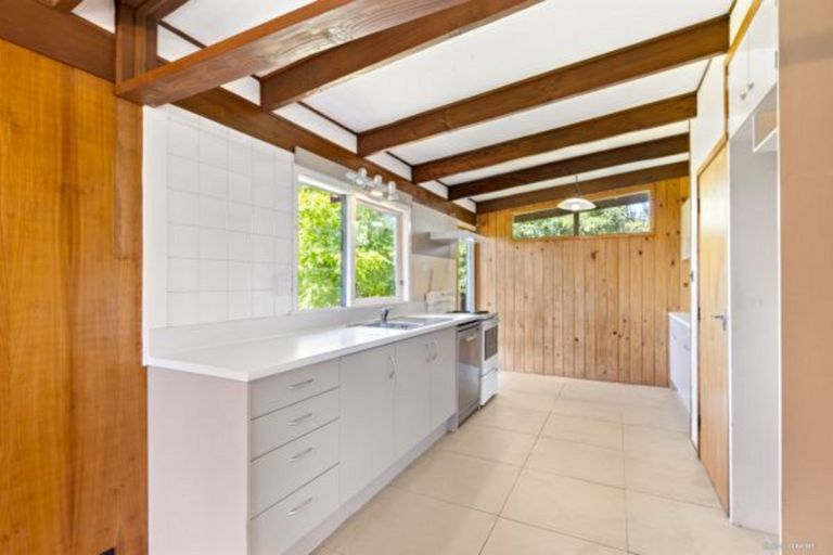 Photo of property in 31 Cron Avenue, Te Atatu South, Auckland, 0610