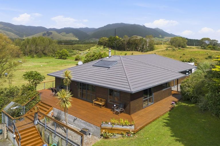 Photo of property in 84 Derham Road, Te Horo, Otaki, 5581
