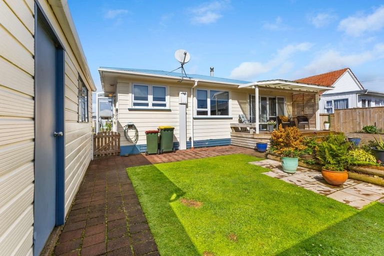 Photo of property in 22a Stafford Street, Waitara, 4320