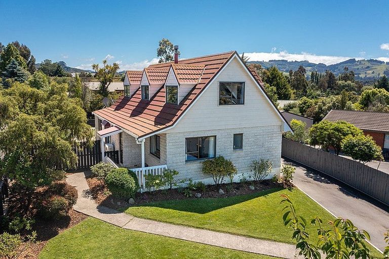 Photo of property in 75 Walton Park Avenue, Fairfield, Dunedin, 9018