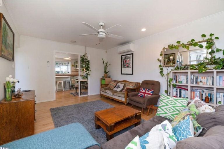 Photo of property in 19 Brennan Avenue, Te Atatu Peninsula, Auckland, 0610