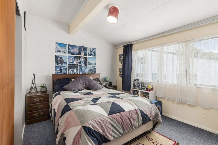 Photo of property in 2/29 Main Road, Tawa, Wellington, 5028