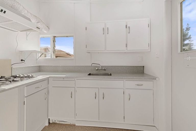 Photo of property in 10 Neri Crescent, Pomare, Rotorua, 3015