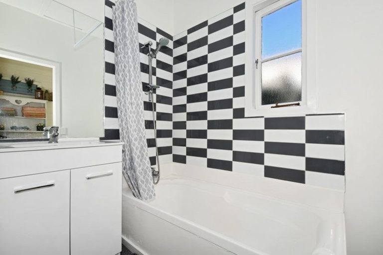 Photo of property in 25a Manse Street, Regent, Whangarei, 0112