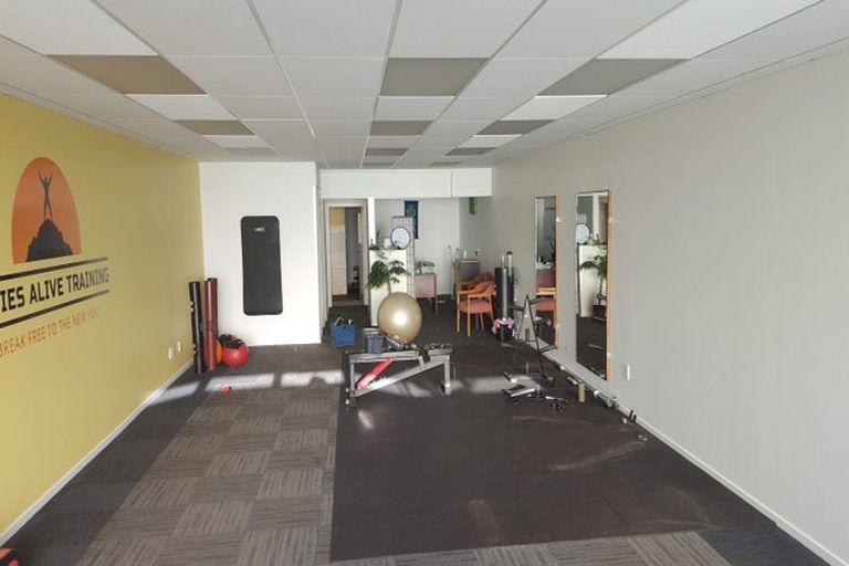 Photo of property in 93a Kelburn Parade, Kelburn, Wellington, 6012