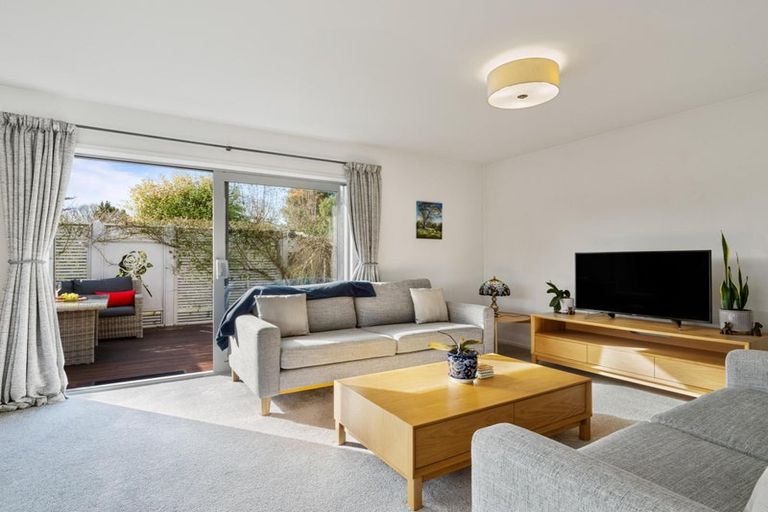 Photo of property in 3 Cam Place, Harewood, Christchurch, 8051