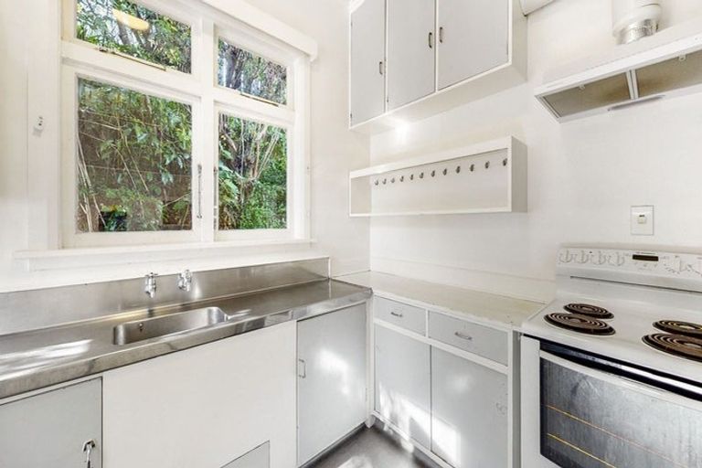 Photo of property in 16 Highbury Road, Highbury, Wellington, 6012