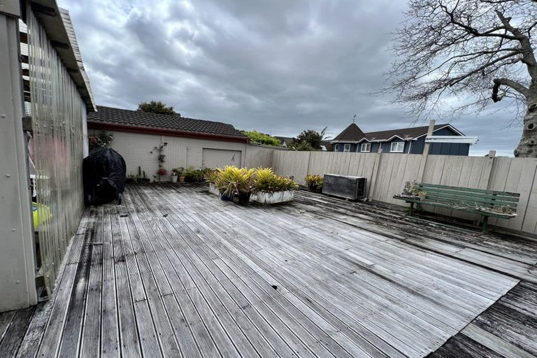 Photo of property in 21 Lisa Rise, Half Moon Bay, Auckland, 2012